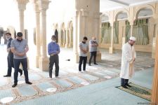 Məscidə namaz qılmağa gələnlərin hamısında COVİD-19 pasportu var – Axund (FOTO)