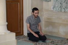 Məscidə namaz qılmağa gələnlərin hamısında COVİD-19 pasportu var – Axund (FOTO)
