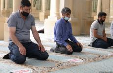 Məscidə namaz qılmağa gələnlərin hamısında COVİD-19 pasportu var – Axund (FOTO)