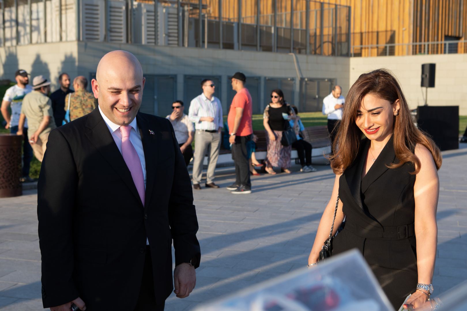 Bakı Dənizkənarı Bulvarda NARGIS Nəşriyyat evinin “Reduce, Reuse, Recycle, Respect” sərgisi açıldı (FOTO/VİDEO)