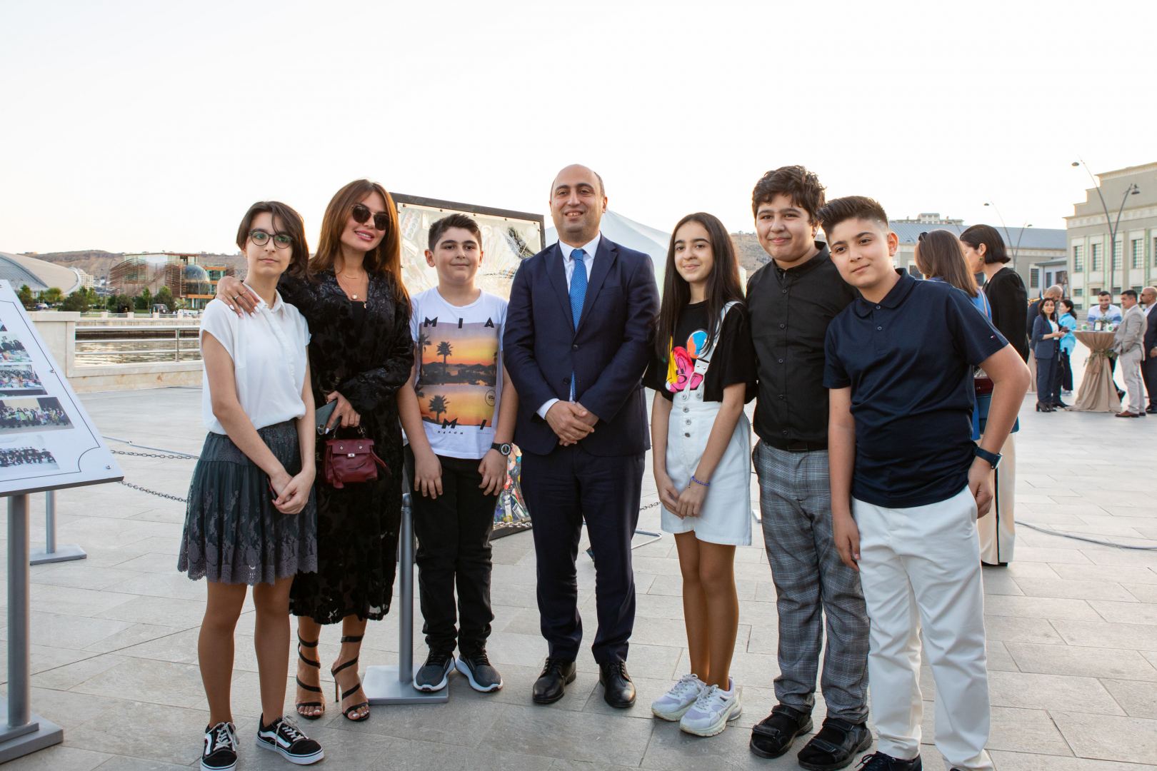 Bakı Dənizkənarı Bulvarda NARGIS Nəşriyyat evinin “Reduce, Reuse, Recycle, Respect” sərgisi açıldı (FOTO/VİDEO)