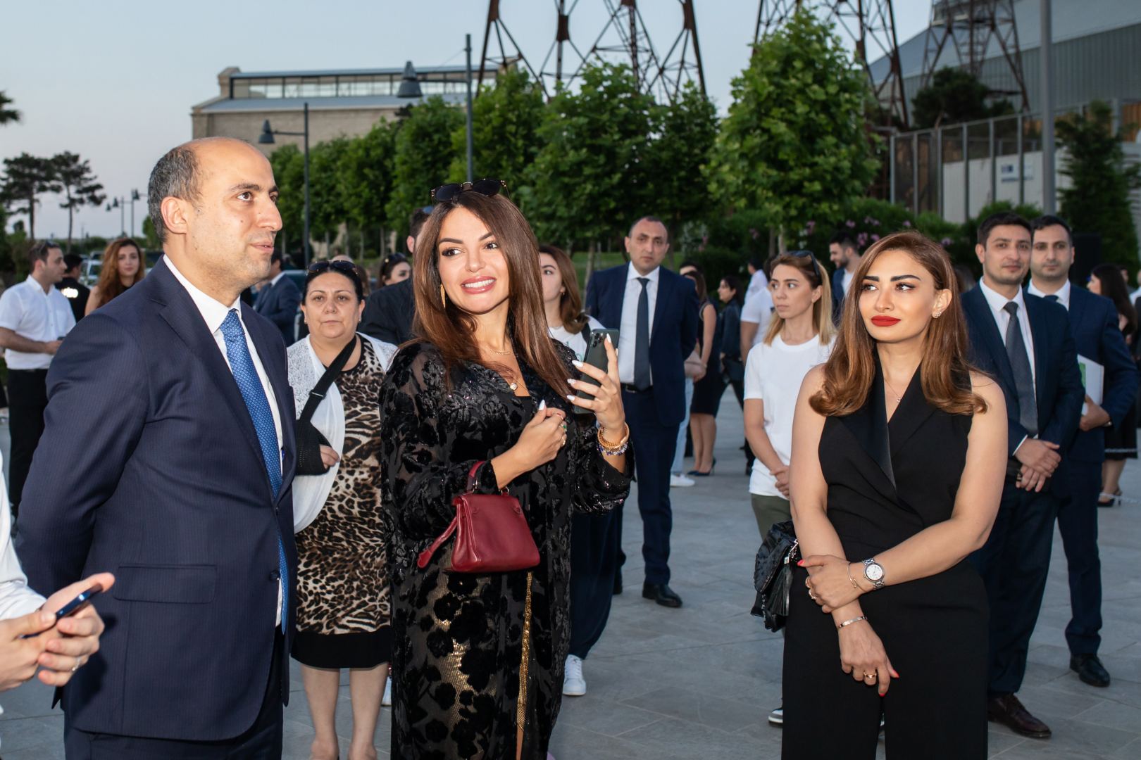 Bakı Dənizkənarı Bulvarda NARGIS Nəşriyyat evinin “Reduce, Reuse, Recycle, Respect” sərgisi açıldı (FOTO/VİDEO)