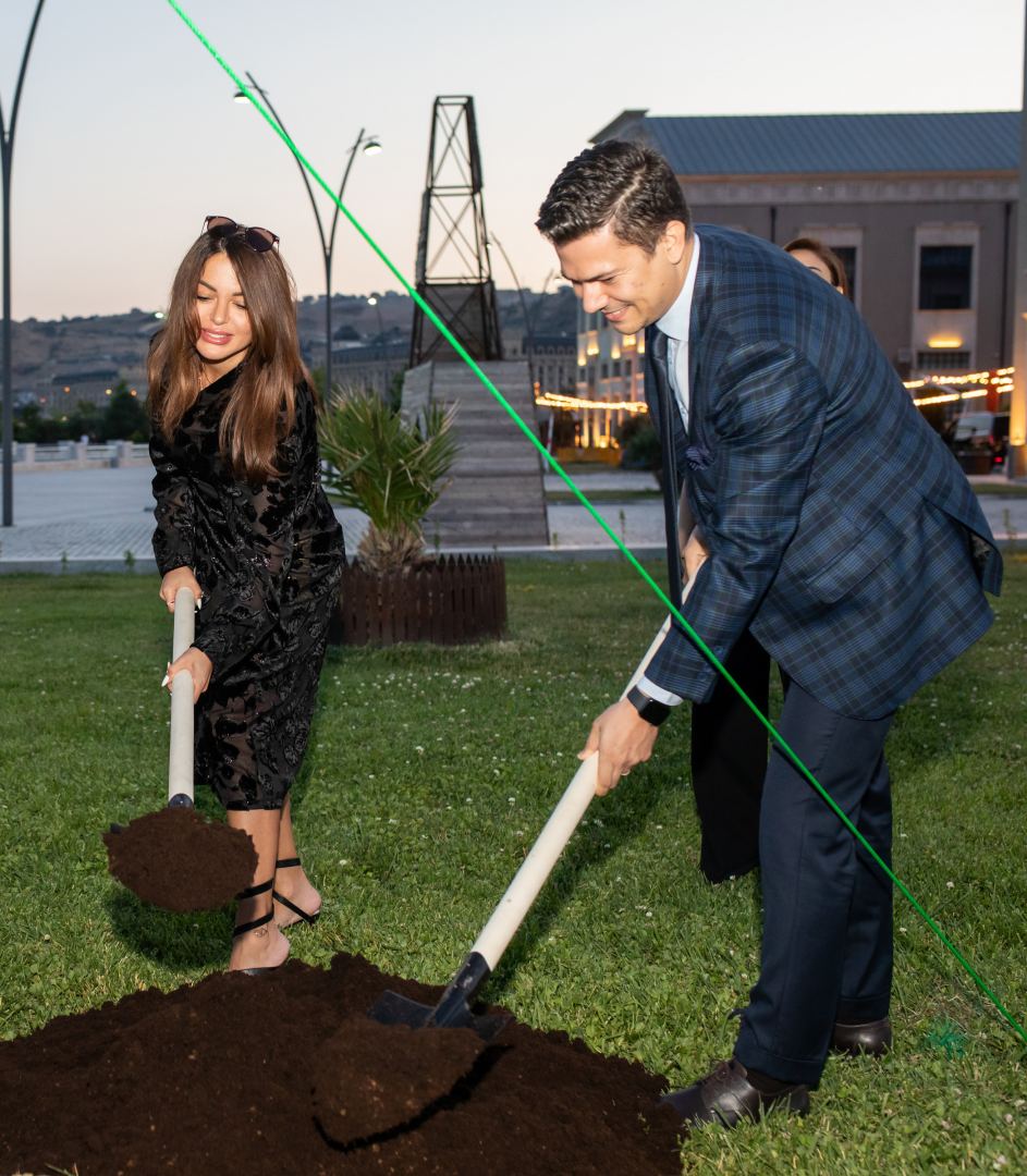 Bakı Dənizkənarı Bulvarda NARGIS Nəşriyyat evinin “Reduce, Reuse, Recycle, Respect” sərgisi açıldı (FOTO/VİDEO)