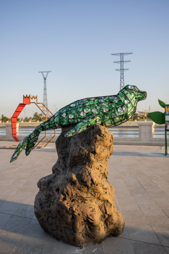 Bakı Dənizkənarı Bulvarda NARGIS Nəşriyyat evinin “Reduce, Reuse, Recycle, Respect” sərgisi açıldı (FOTO/VİDEO)