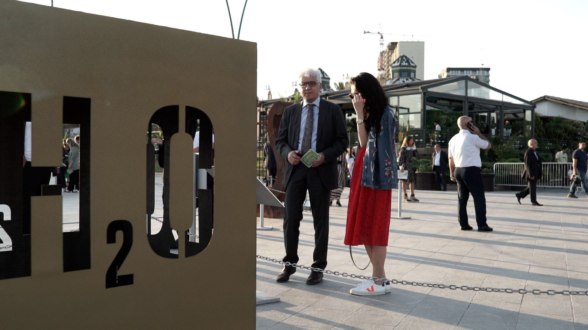 Bakı Dənizkənarı Bulvarda NARGIS Nəşriyyat evinin “Reduce, Reuse, Recycle, Respect” sərgisi açıldı (FOTO/VİDEO)