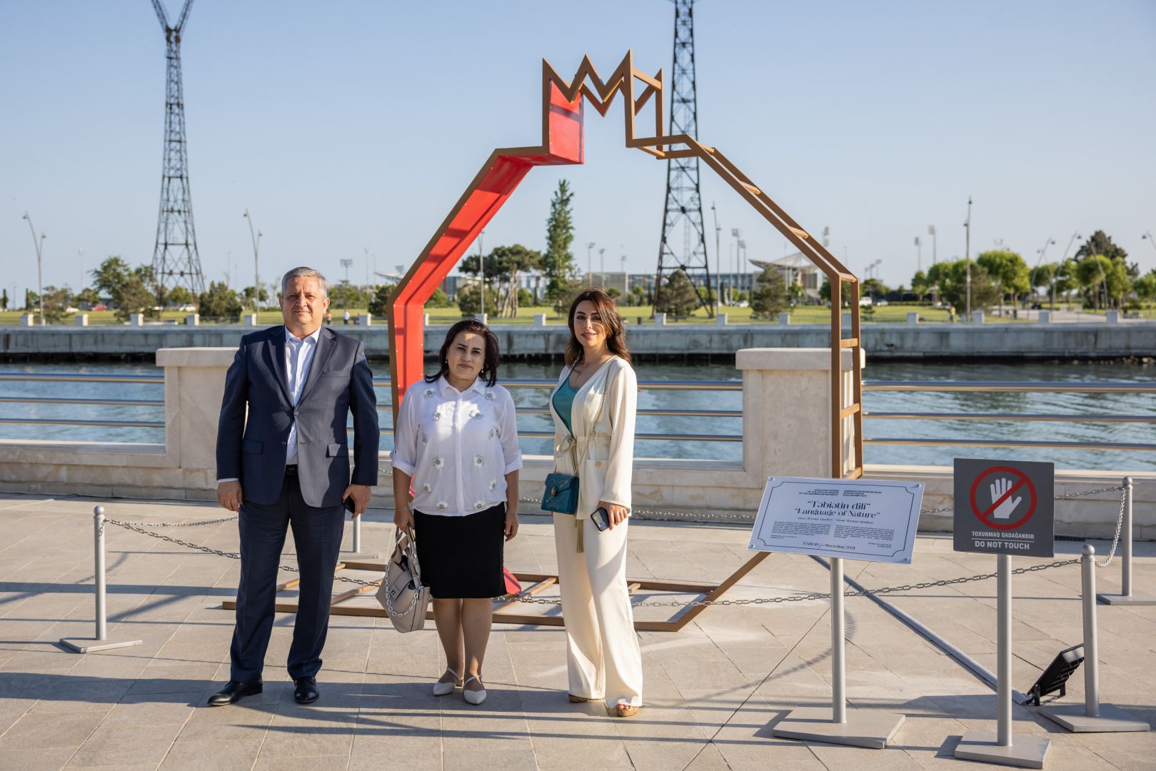 Bakı Dənizkənarı Bulvarda NARGIS Nəşriyyat evinin “Reduce, Reuse, Recycle, Respect” sərgisi açıldı (FOTO/VİDEO)