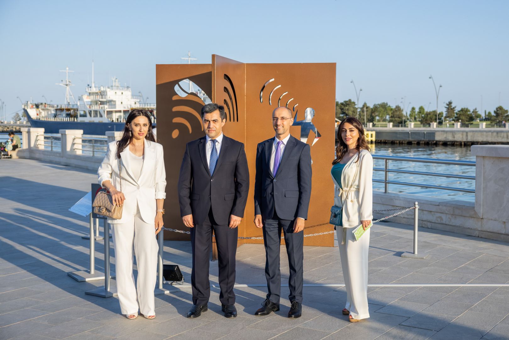 Bakı Dənizkənarı Bulvarda NARGIS Nəşriyyat evinin “Reduce, Reuse, Recycle, Respect” sərgisi açıldı (FOTO/VİDEO)