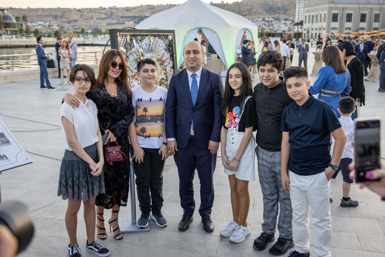 Bakı Dənizkənarı Bulvarda NARGIS Nəşriyyat evinin “Reduce, Reuse, Recycle, Respect” sərgisi açıldı (FOTO/VİDEO)