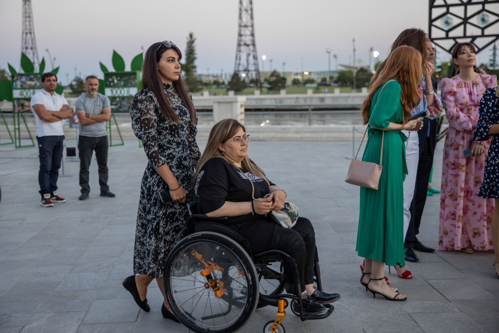 Bakı Dənizkənarı Bulvarda NARGIS Nəşriyyat evinin “Reduce, Reuse, Recycle, Respect” sərgisi açıldı (FOTO/VİDEO)
