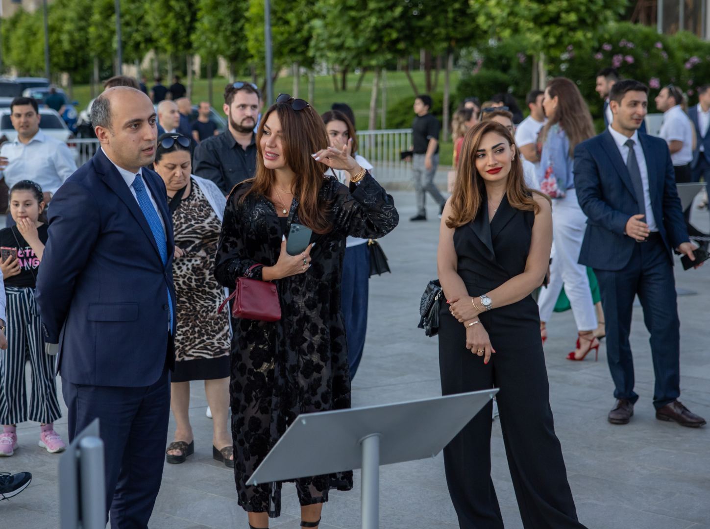 Bakı Dənizkənarı Bulvarda NARGIS Nəşriyyat evinin “Reduce, Reuse, Recycle, Respect” sərgisi açıldı (FOTO/VİDEO)