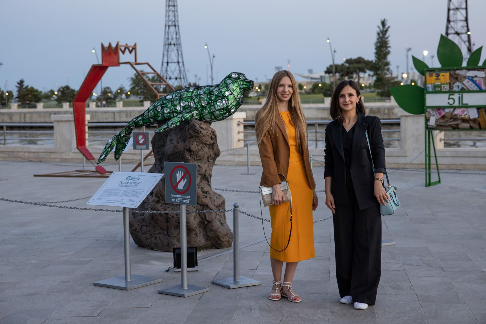 Bakı Dənizkənarı Bulvarda NARGIS Nəşriyyat evinin “Reduce, Reuse, Recycle, Respect” sərgisi açıldı (FOTO/VİDEO)