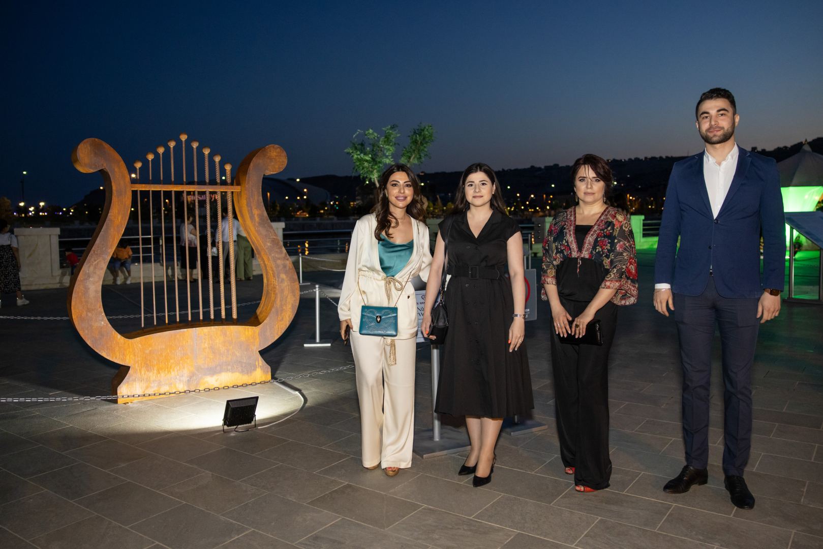 Bakı Dənizkənarı Bulvarda NARGIS Nəşriyyat evinin “Reduce, Reuse, Recycle, Respect” sərgisi açıldı (FOTO/VİDEO)