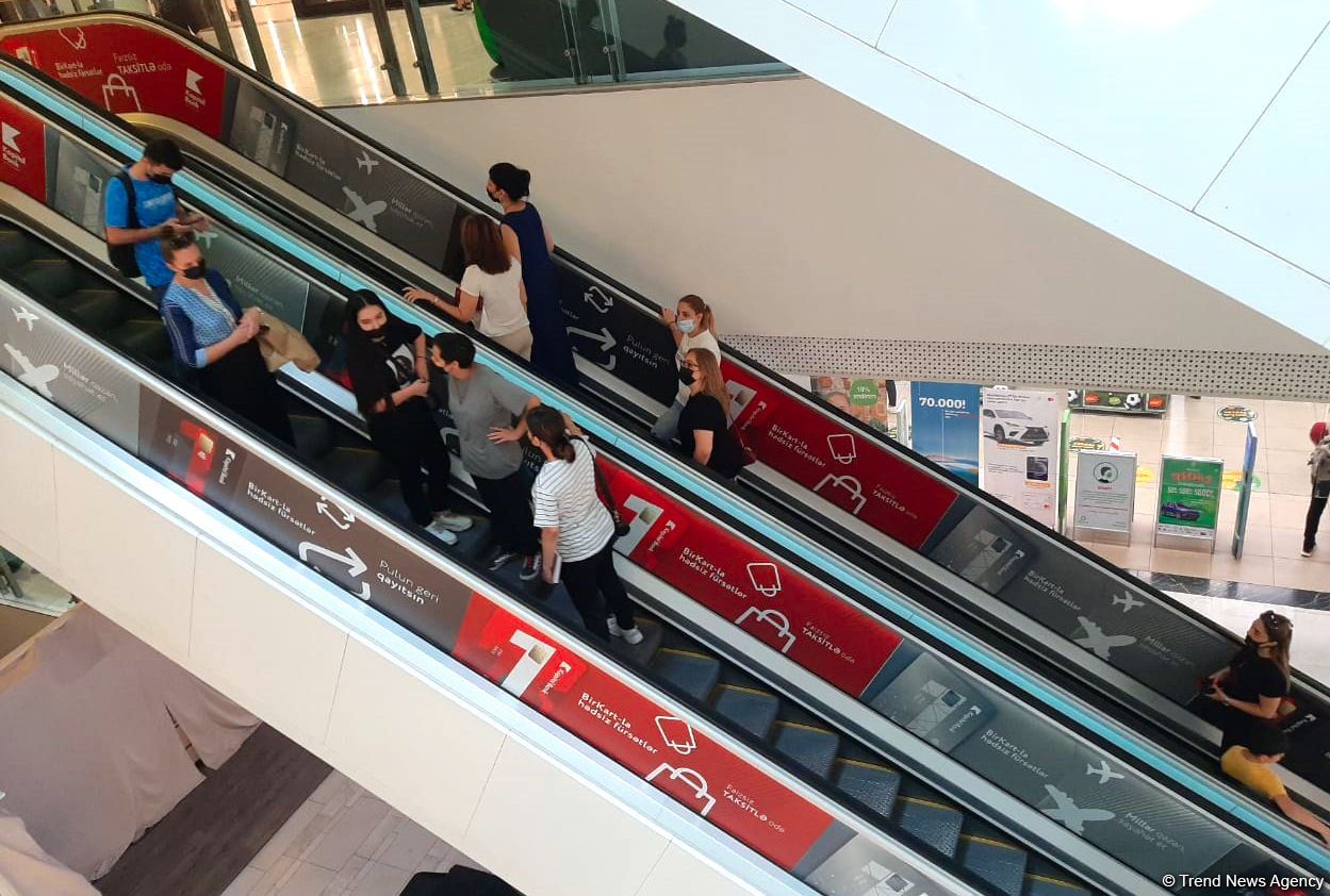 "Mall"lar açıldı (FOTO)