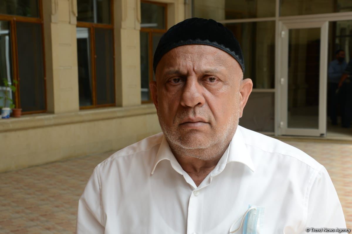 Məscidə namaz qılmağa gələnlərin hamısında COVİD-19 pasportu var – Axund (FOTO)