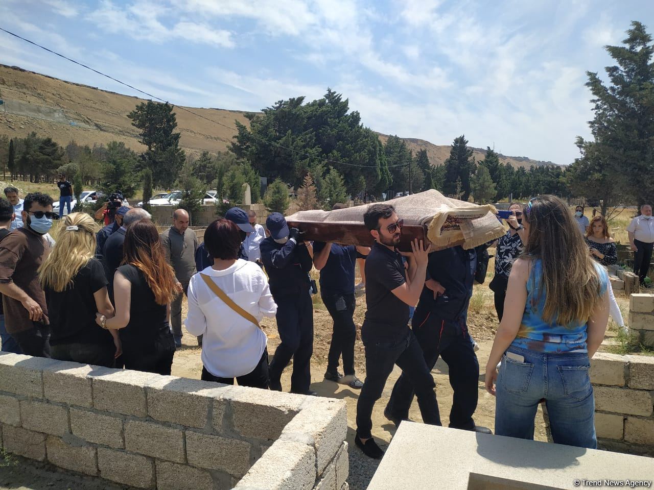 Xalq artisti Ramiz Əzizbəyli dəfn olunub (FOTO)