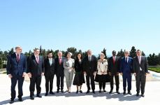 Prezident İlham Əliyev on ölkənin Azərbaycanda yeni təyin olunmuş qeyri-rezident səfirlərinin etimadnamələrini qəbul edib (FOTO) (YENİLƏNİB)