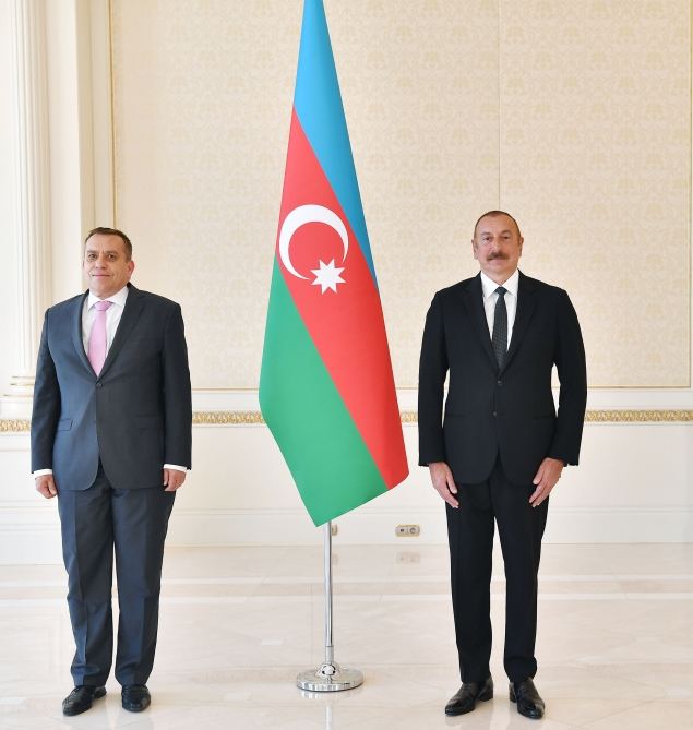 Prezident İlham Əliyev on ölkənin Azərbaycanda yeni təyin olunmuş qeyri-rezident səfirlərinin etimadnamələrini qəbul edib (FOTO) (YENİLƏNİB)