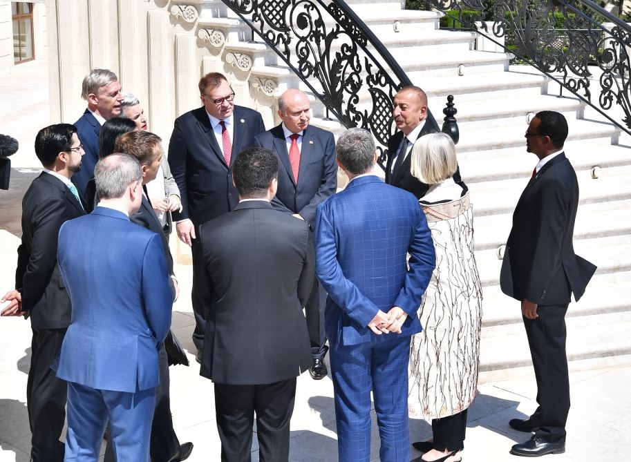 Prezident İlham Əliyev on ölkənin Azərbaycanda yeni təyin olunmuş qeyri-rezident səfirlərinin etimadnamələrini qəbul edib (FOTO) (YENİLƏNİB)