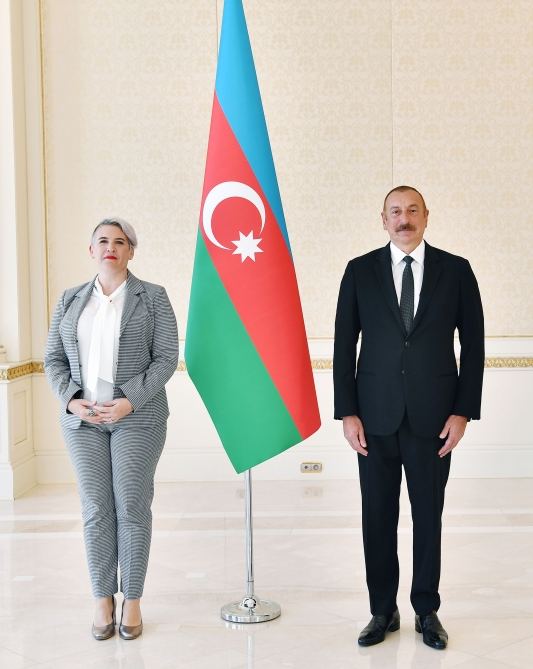 Prezident İlham Əliyev on ölkənin Azərbaycanda yeni təyin olunmuş qeyri-rezident səfirlərinin etimadnamələrini qəbul edib (FOTO) (YENİLƏNİB)