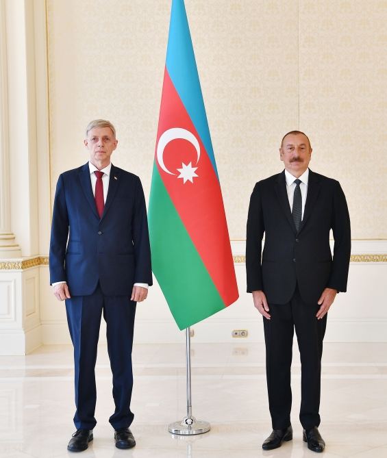 Prezident İlham Əliyev on ölkənin Azərbaycanda yeni təyin olunmuş qeyri-rezident səfirlərinin etimadnamələrini qəbul edib (FOTO) (YENİLƏNİB)