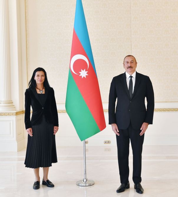 Prezident İlham Əliyev on ölkənin Azərbaycanda yeni təyin olunmuş qeyri-rezident səfirlərinin etimadnamələrini qəbul edib (FOTO) (YENİLƏNİB)