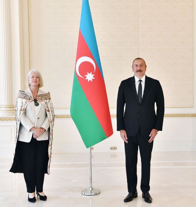 Prezident İlham Əliyev on ölkənin Azərbaycanda yeni təyin olunmuş qeyri-rezident səfirlərinin etimadnamələrini qəbul edib (FOTO) (YENİLƏNİB)