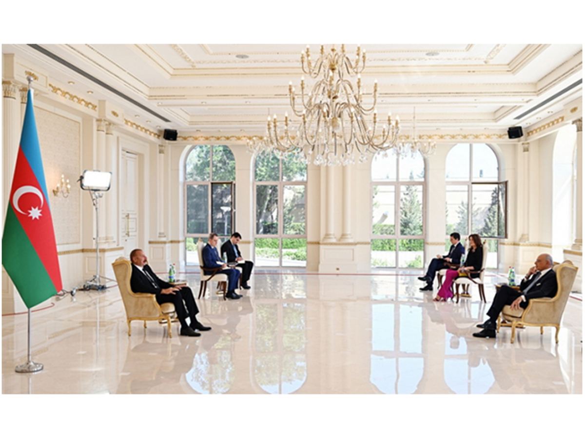 Prezident İlham Əliyev İtaliyanın Azərbaycanda yeni təyin olunmuş səfirinin etimadnaməsini qəbul edib (FOTO) (YENİLƏNİB)