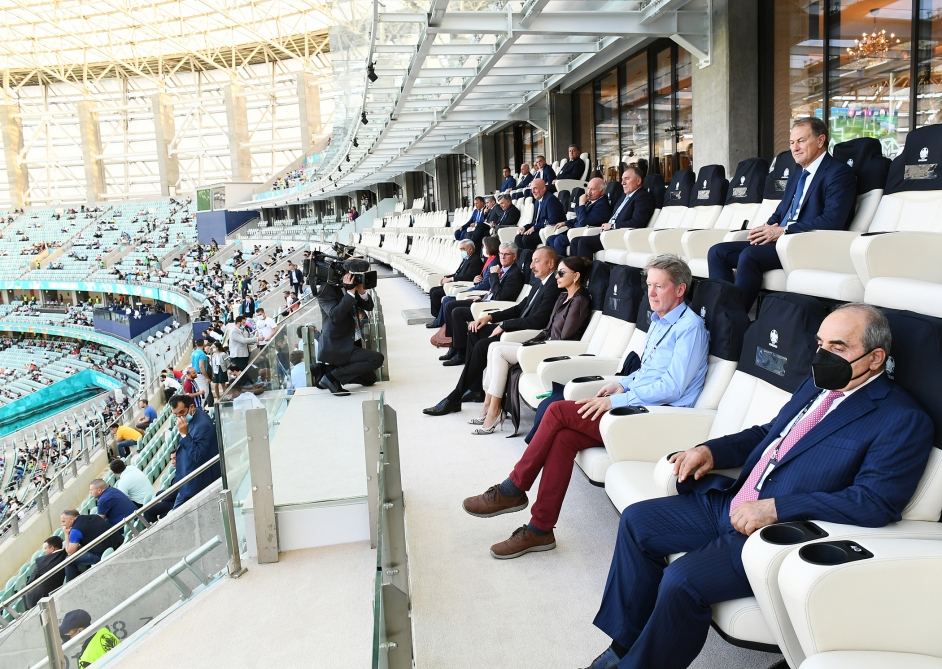 Prezident İlham Əliyev və birinci xanım Mehriban Əliyeva Uels-İsveçrə oyununa baxıblar (FOTO/VİDEO)
