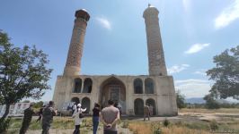 Xarici diplomatik korpusun nümayəndələri Ağdam Cümə məscidində ermənilərin törətdikləri vəhşiliklərlə tanış olublar (FOTO)