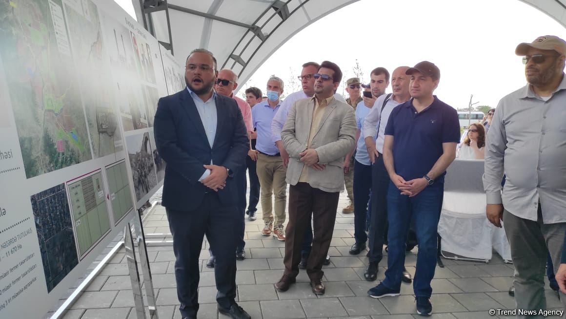Xarici diplomatik nümayəndələr Ağdamda "Ağıllı kənd", "Ağıllı şəhər" layihələri ilə tanış olublar (FOTO)