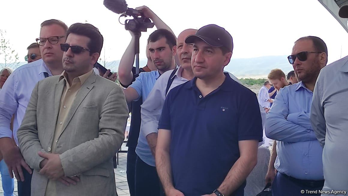Xarici diplomatik nümayəndələr Ağdamda "Ağıllı kənd", "Ağıllı şəhər" layihələri ilə tanış olublar (FOTO)