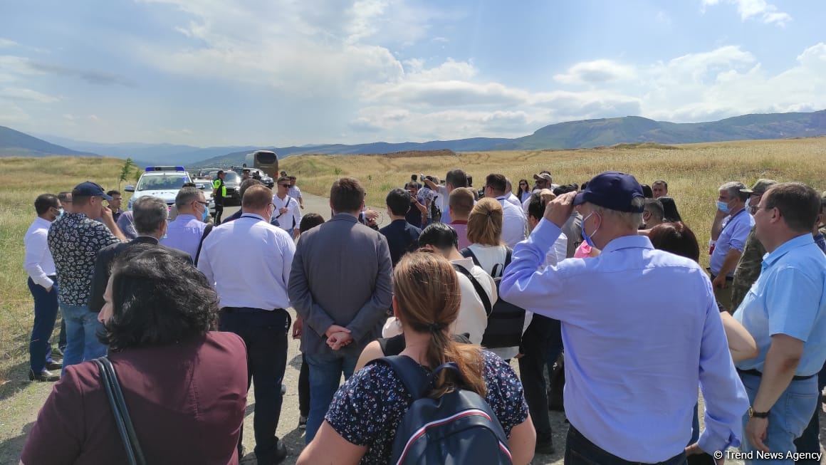 Diplomatik korpus nümayəndələrinin Ağdama səfəri başlayıb (FOTO)