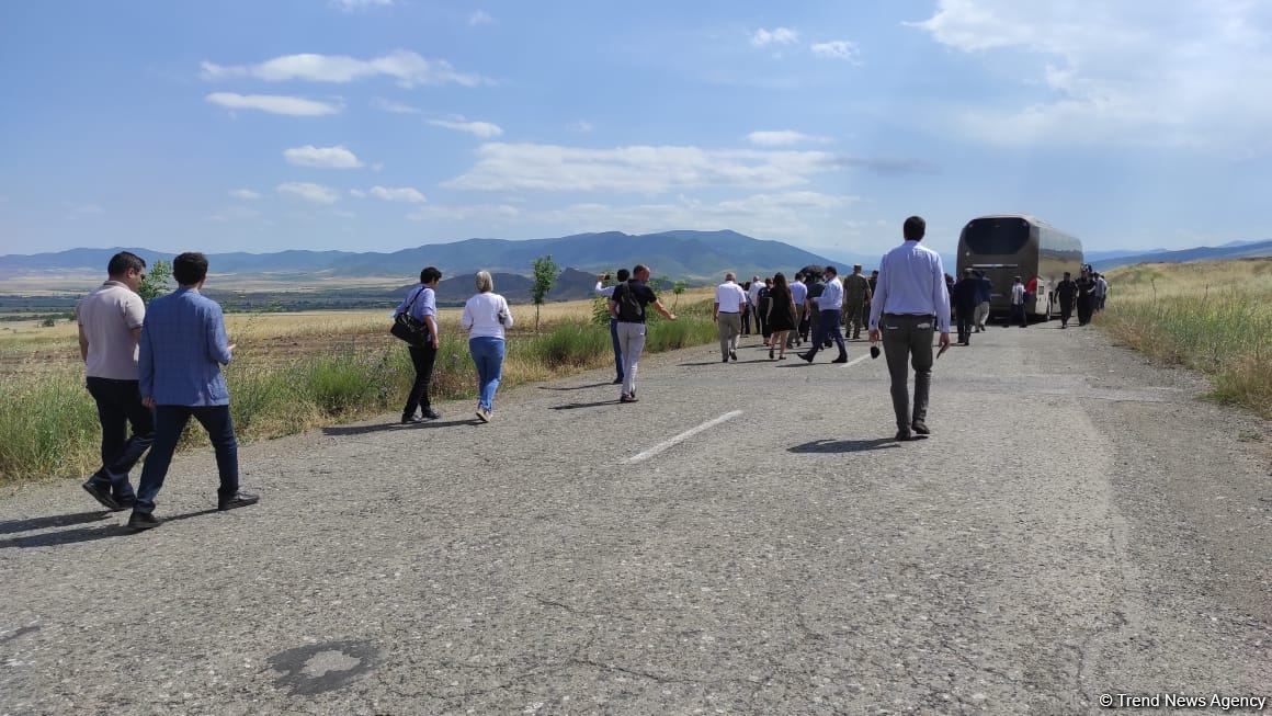 Diplomatik korpus nümayəndələrinin Ağdama səfəri başlayıb (FOTO)