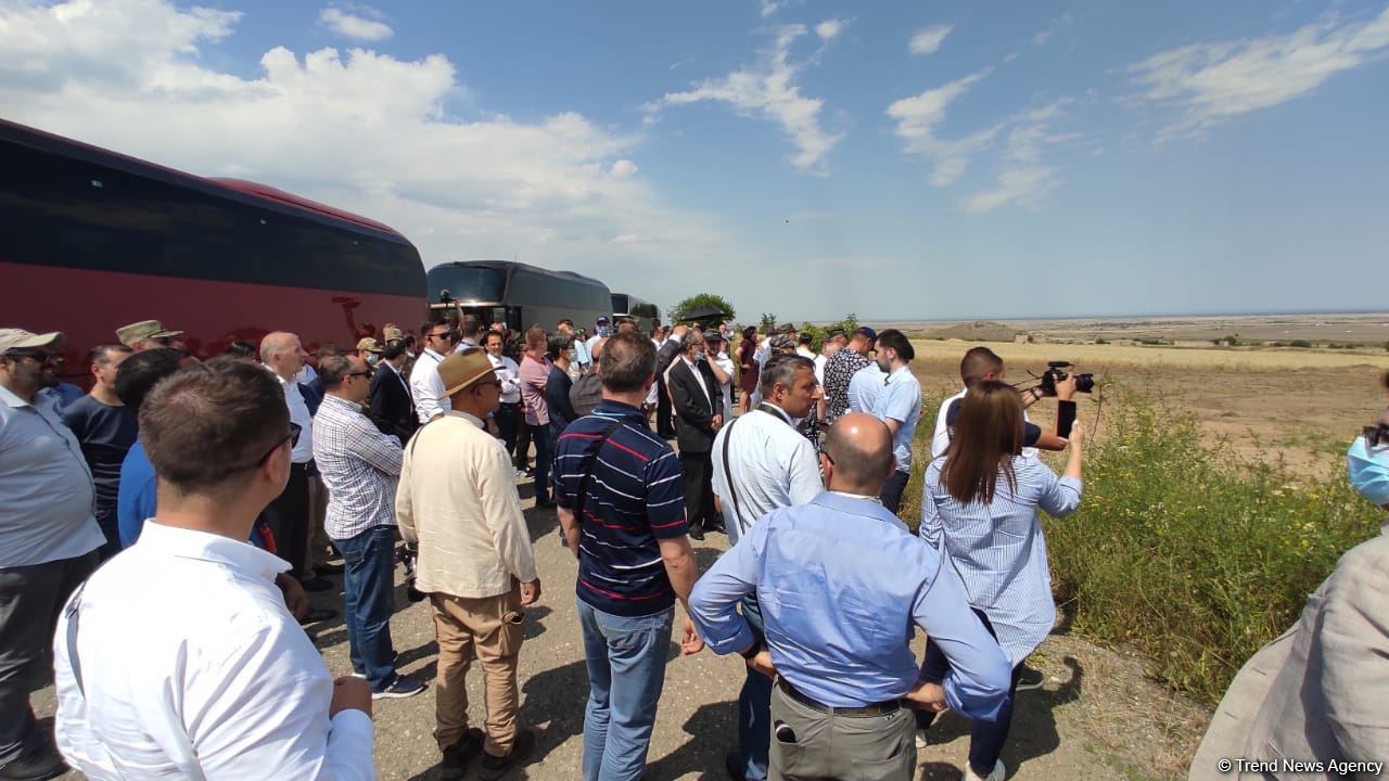 Diplomatik korpus nümayəndələrinin Ağdama səfəri başlayıb (FOTO)