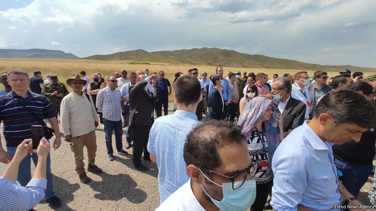 Diplomatik korpus nümayəndələrinin Ağdama səfəri başlayıb (FOTO)