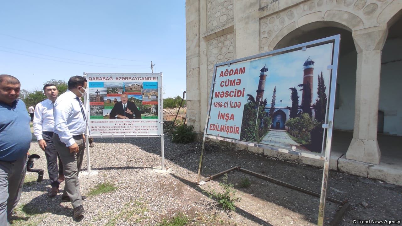 Xarici diplomatik korpusun nümayəndələri Ağdam Cümə məscidində ermənilərin törətdikləri vəhşiliklərlə tanış olublar (FOTO)