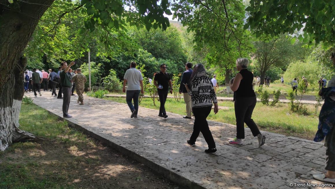 Xarici diplomatlar Ağdamda Dağüstü parkın salınacağı ərazidə və Şahbulaq qalasında olublar (FOTO)