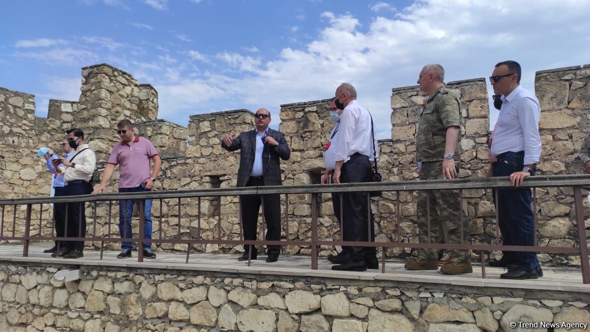 Xarici diplomatlar Ağdamda Dağüstü parkın salınacağı ərazidə və Şahbulaq qalasında olublar (FOTO)