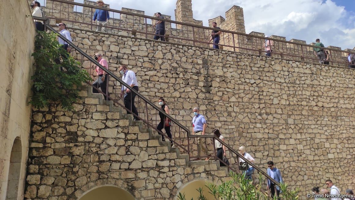Xarici diplomatlar Ağdamda Dağüstü parkın salınacağı ərazidə və Şahbulaq qalasında olublar (FOTO)