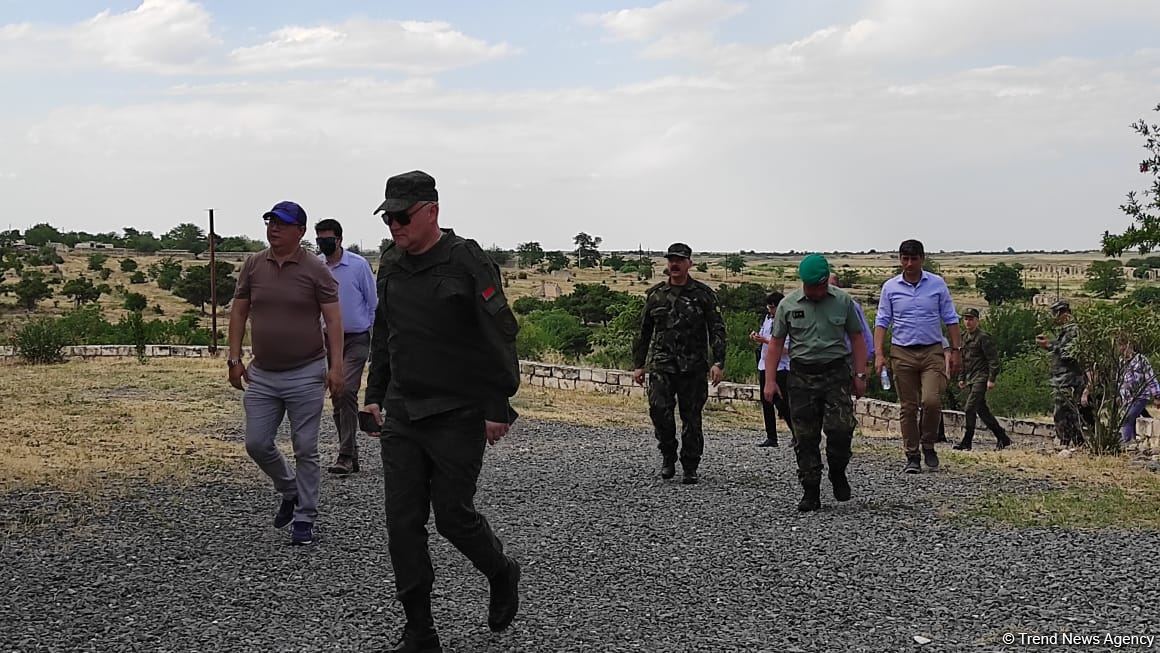 Xarici diplomatlar Ağdamda Dağüstü parkın salınacağı ərazidə və Şahbulaq qalasında olublar (FOTO)