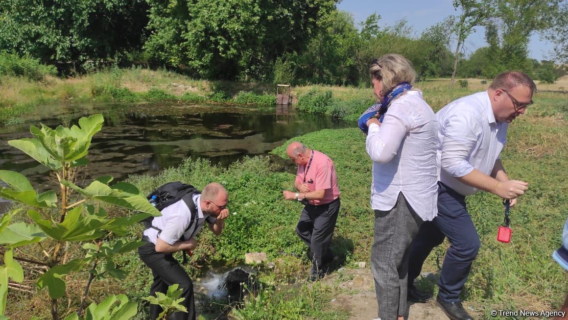 Xarici diplomatlar Ağdamda Dağüstü parkın salınacağı ərazidə və Şahbulaq qalasında olublar (FOTO)