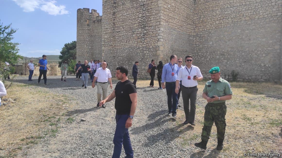 Xarici diplomatlar Ağdamda Dağüstü parkın salınacağı ərazidə və Şahbulaq qalasında olublar (FOTO)