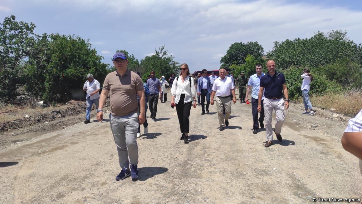 Diplomatik korpus nümayəndələrinin Ağdama səfəri başlayıb (FOTO)