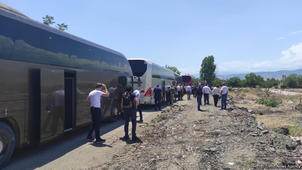 Diplomatik korpus nümayəndələrinin Ağdama səfəri başlayıb (FOTO)