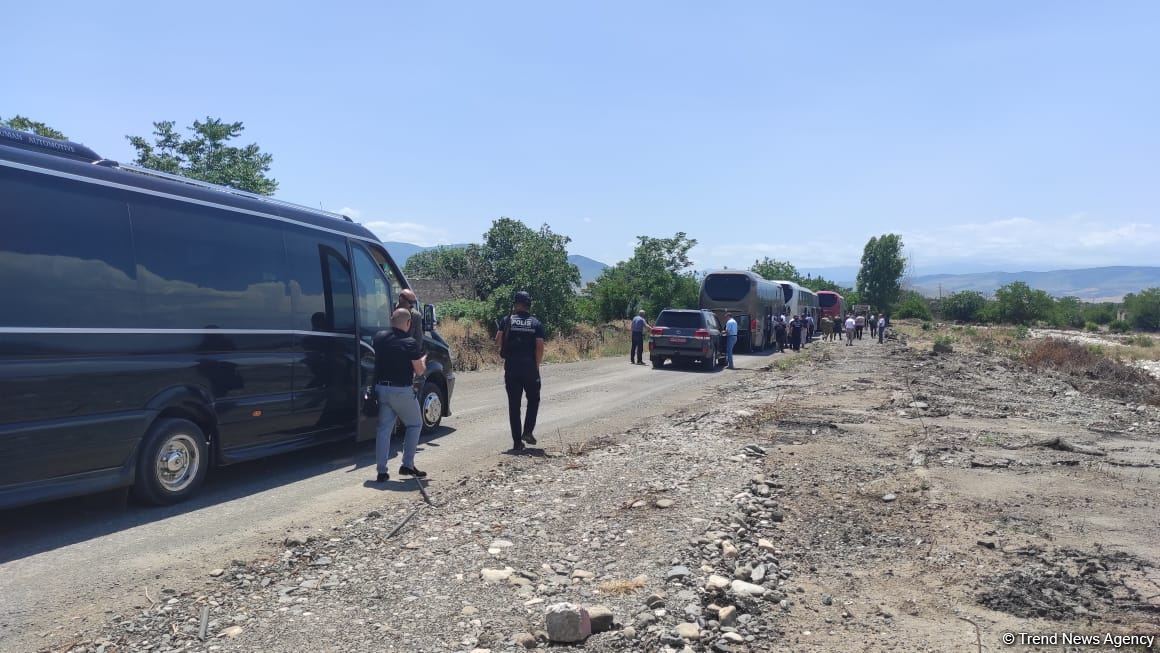 Diplomatik korpus nümayəndələrinin Ağdama səfəri başlayıb (FOTO)
