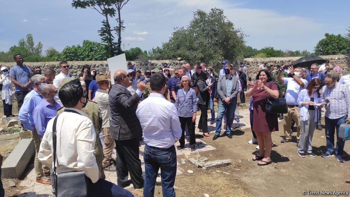 Diplomatik korpus nümayəndələrinin Ağdama səfəri başlayıb (FOTO)