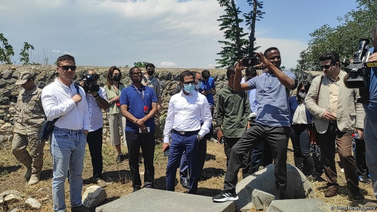 Diplomatik korpus nümayəndələrinin Ağdama səfəri başlayıb (FOTO)