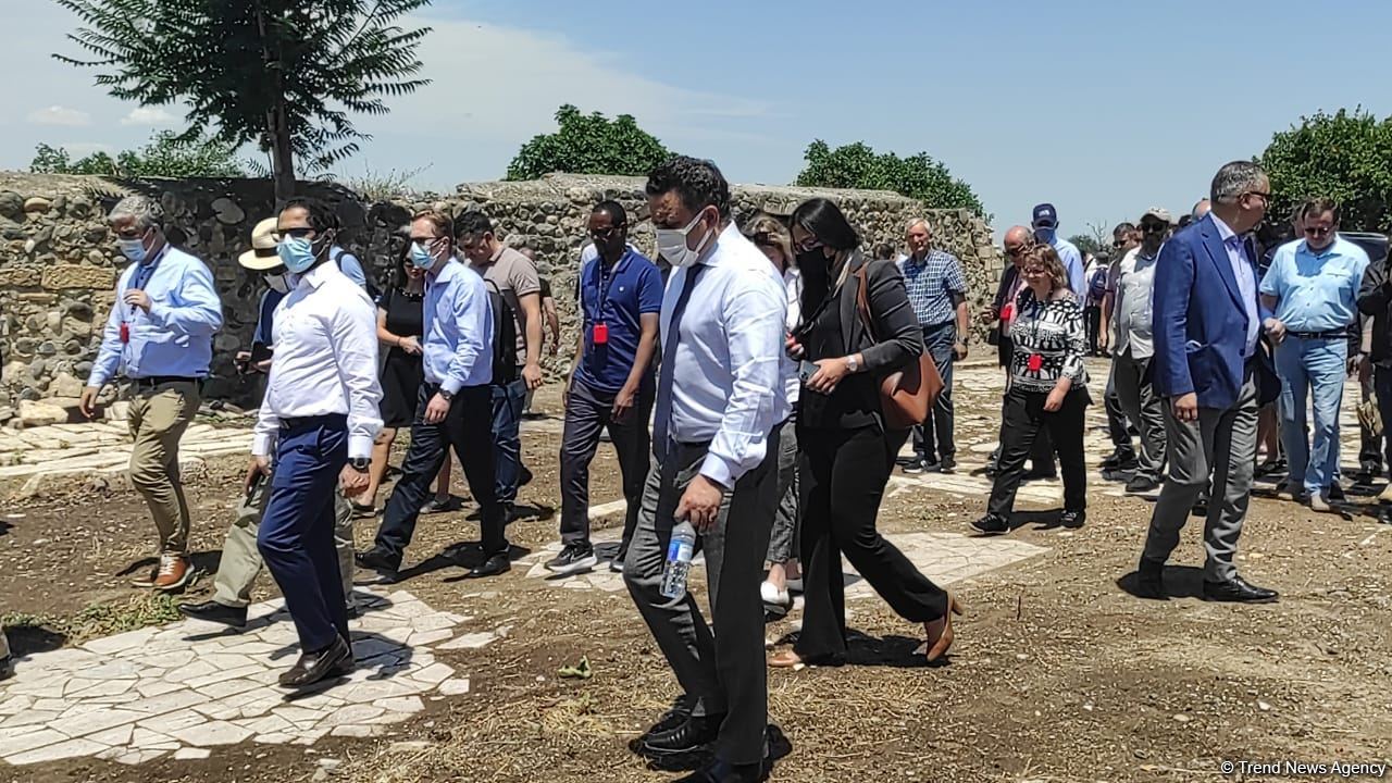 Diplomatik korpus nümayəndələrinin Ağdama səfəri başlayıb (FOTO)