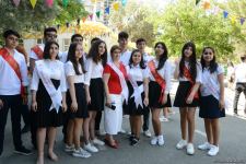 Bu gün məktəblərdə "Son zəng" çalınıb (FOTO)
