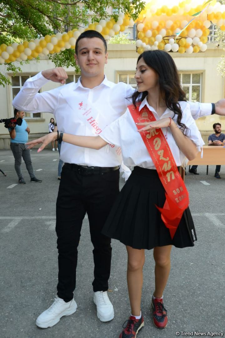 Bu gün məktəblərdə "Son zəng" çalınıb (FOTO)